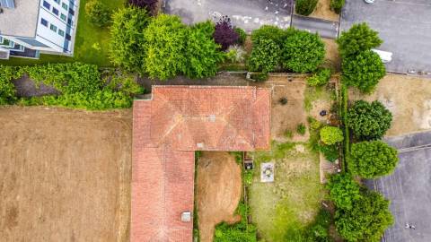 Quinta com História em Barcelinhos – Moradia T3 e Terreno