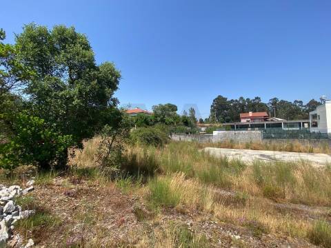 Terreno com Projeto Aprovado para Moradia Térrea