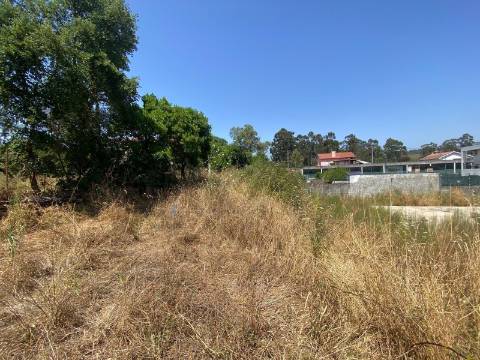 Terreno com Projeto Aprovado para Moradia Térrea