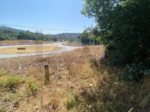 Terreno com Projeto Aprovado para Moradia Térrea