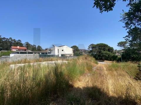 Terreno com Projeto Aprovado para Moradia Térrea