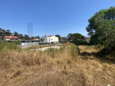 Terreno com Projeto Aprovado para Moradia Térrea