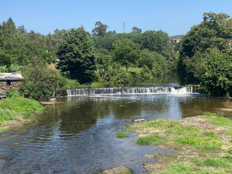 Terreno com Projeto Aprovado para Moradia Térrea