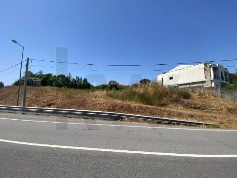 Terreno com Projeto Aprovado para Moradia Térrea
