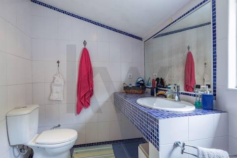 Quintinha com Duas Casas Centenárias em Pedra 