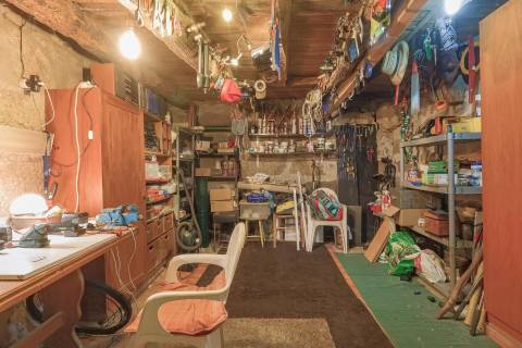 Quintinha com Duas Casas Centenárias em Pedra 
