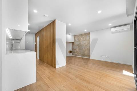 👉 Apartamento T1 + 1, novo com jardim, no centro do Porto🏡