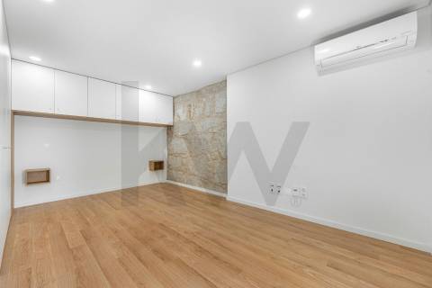 👉 Apartamento T1 + 1, novo com jardim, no centro do Porto🏡