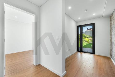 👉 Apartamento T1 + 1, novo com jardim, no centro do Porto🏡