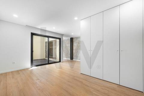 👉 Apartamento T1 + 1, novo com jardim, no centro do Porto🏡