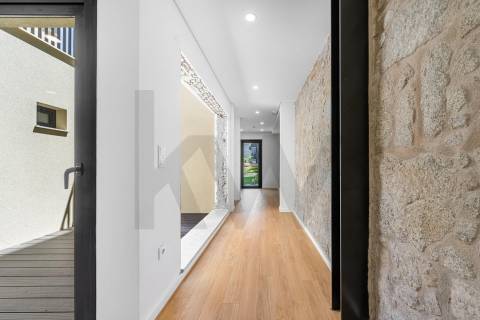 👉 Apartamento T1 + 1, novo com jardim, no centro do Porto🏡
