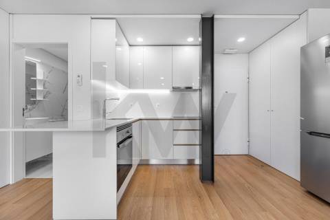 👉Apartamento "Studio", com Varanda, Mobilado e equipado, no centro do Porto🏡