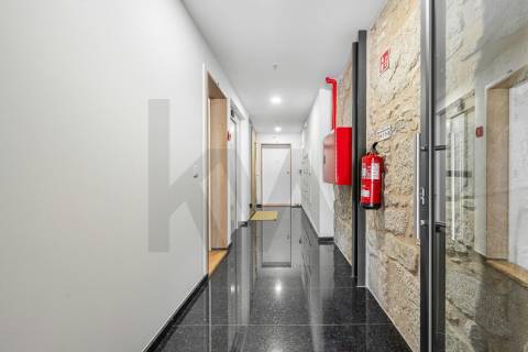 👉Apartamento "Studio", com Varanda, Mobilado e equipado, no centro do Porto🏡