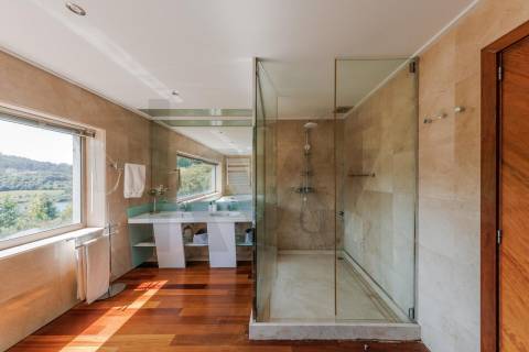 Moradia T5 com Piscina, Jardim, Vista Rio