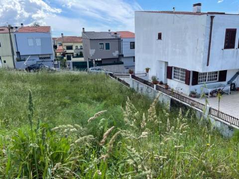 Terreno para Moradia de 3 Frentes | Baguim do Monte 