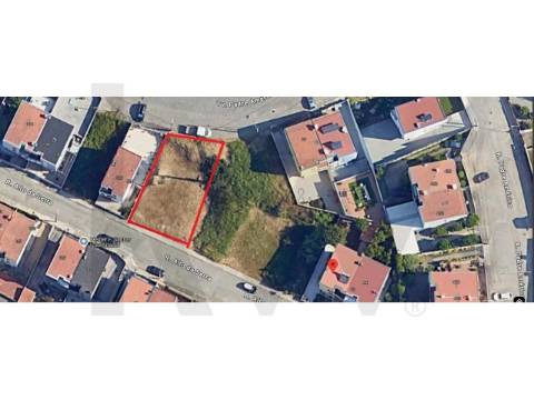 Terreno para Moradia de 3 Frentes | Baguim do Monte 