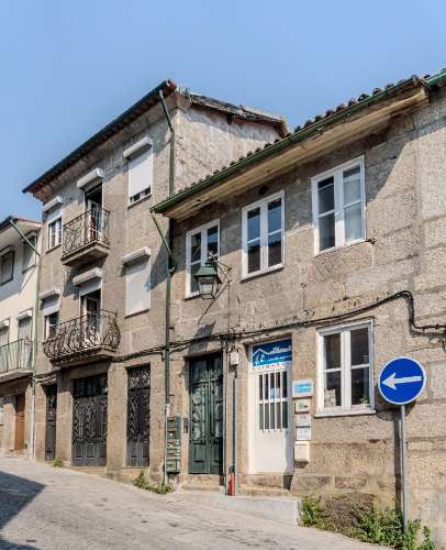 Prédio para reabilitação com logradouro no Centro Histórico, Guimarães