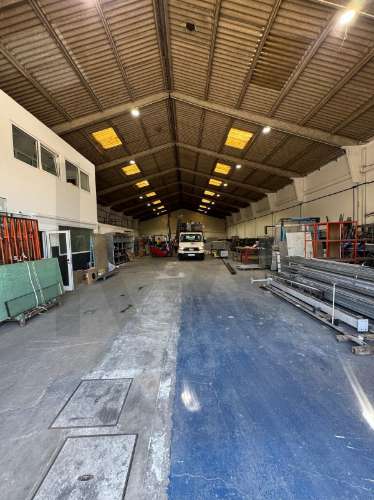 Pavilhão Industrial para Venda em Guifões - 1.744 m2