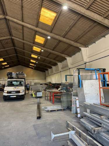 Pavilhão Industrial para Venda em Guifões - 1.744 m2