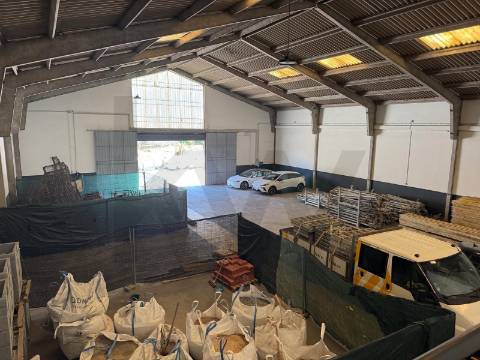 Pavilhão Industrial para Venda em Guifões - 1.744 m2