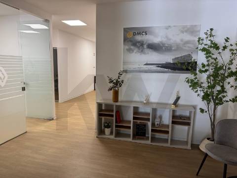 Pavilhão Industrial para Venda em Guifões - 1.744 m2