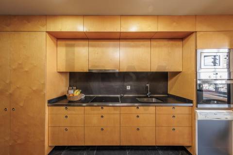 Apartamento T4 com Garagem - Rua Damião de Góis (Porto)