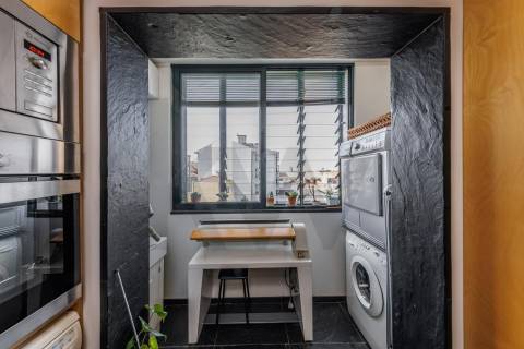 Apartamento T4 com Garagem - Rua Damião de Góis (Porto)