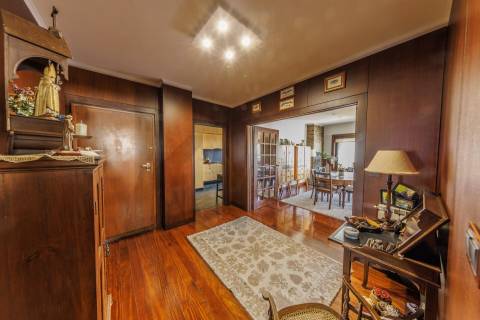 Apartamento T4 com Garagem - Rua Damião de Góis (Porto)