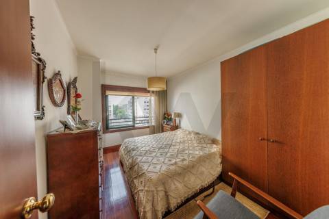 Apartamento T4 com Garagem - Rua Damião de Góis (Porto)