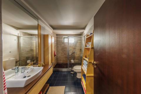 Apartamento T4 com Garagem - Rua Damião de Góis (Porto)