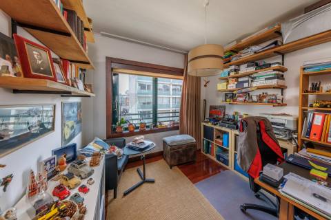 Apartamento T4 com Garagem - Rua Damião de Góis (Porto)