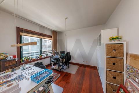Apartamento T4 com Garagem - Rua Damião de Góis (Porto)