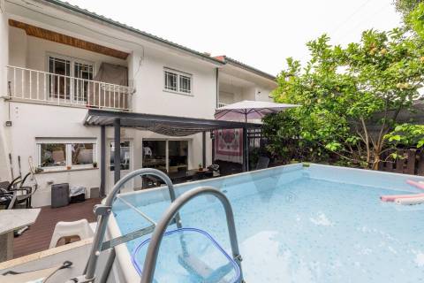 Moradia T4, com Piscina, Renovada - Centro de Cabeceiras de Basto