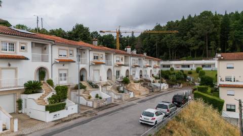 Moradia T4, com Piscina, Renovada - Centro de Cabeceiras de Basto