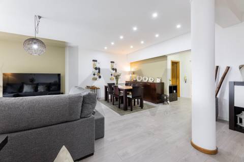 Moradia T4, com Piscina, Renovada - Centro de Cabeceiras de Basto