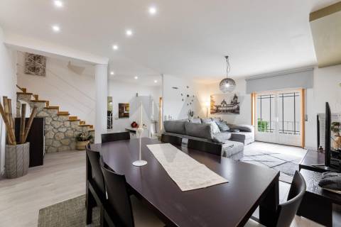 Moradia T4, com Piscina, Renovada - Centro de Cabeceiras de Basto