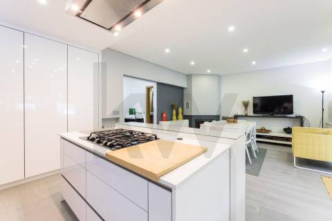 Moradia T4, com Piscina, Renovada - Centro de Cabeceiras de Basto