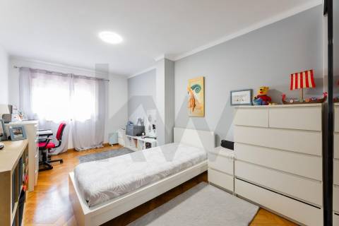 Moradia T4, com Piscina, Renovada - Centro de Cabeceiras de Basto