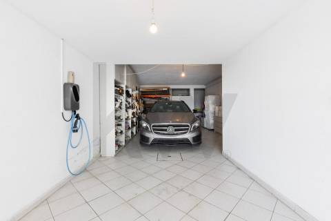 Moradia T4, com Piscina, Renovada - Centro de Cabeceiras de Basto
