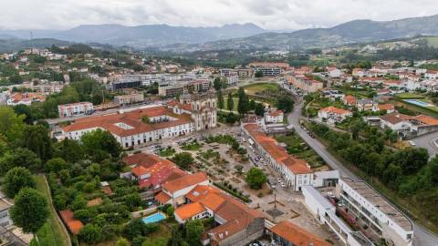 Moradia T4, com Piscina, Renovada - Centro de Cabeceiras de Basto