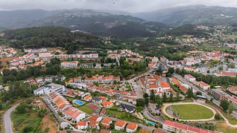 Moradia T4, com Piscina, Renovada - Centro de Cabeceiras de Basto