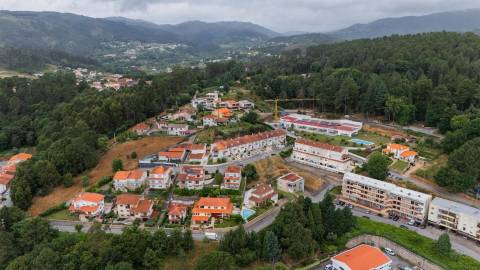 Moradia T4, com Piscina, Renovada - Centro de Cabeceiras de Basto