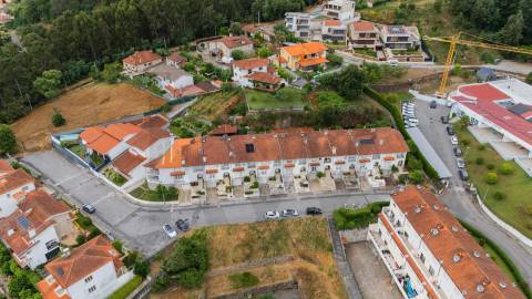 Moradia T4, com Piscina, Renovada - Centro de Cabeceiras de Basto