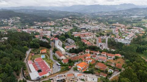 Moradia T4, com Piscina, Renovada - Centro de Cabeceiras de Basto