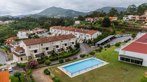 Moradia T4, com Piscina, Renovada - Centro de Cabeceiras de Basto