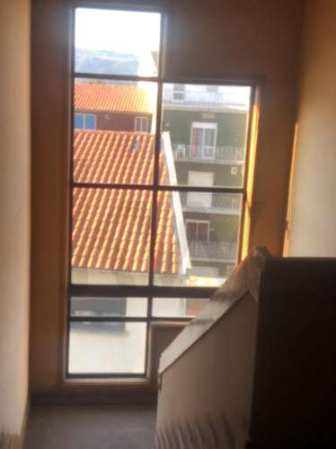 Prédio Urbano, rés-do-chão, 1º e 2º andares - comércio e escritórios