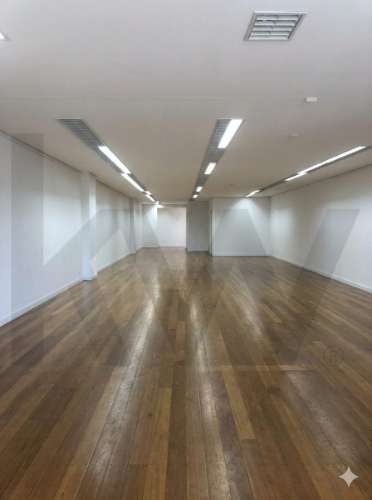 Prédio Urbano, rés-do-chão, 1º e 2º andares - comércio e escritórios