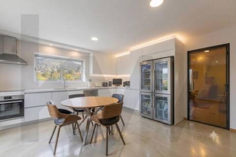 Moradia T4 em São Pedro d’Este, Braga: Onde o Conforto se Encontra com a Natureza