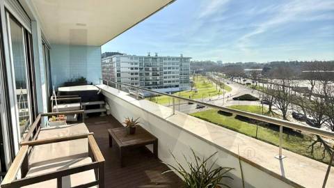 💎 Vistas Mar e Parque da Cidade do Porto: O Seu T4 de Sonho no Náutilus Parque, Matosinhos Sul 🌊🌳