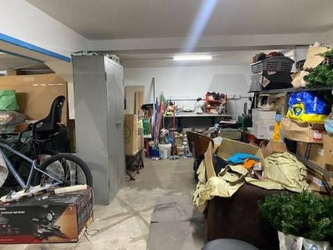 Garagem com 150m2 na Av. Republica, ao El Corte Inglês, possibilidade de transformar em habitação.